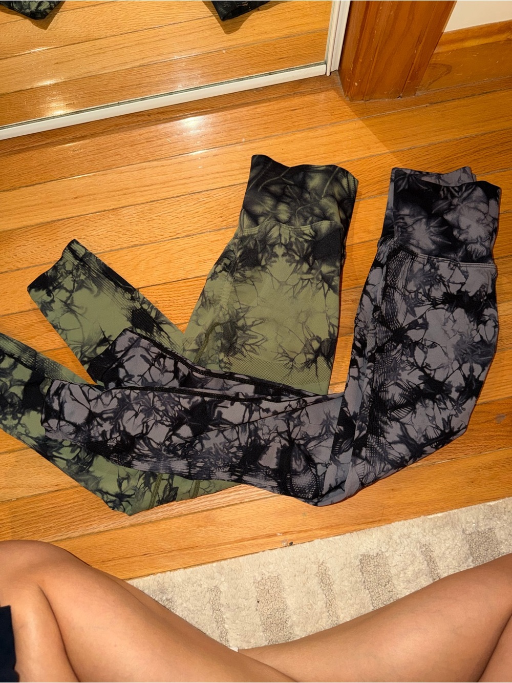 2 pairs of leggings